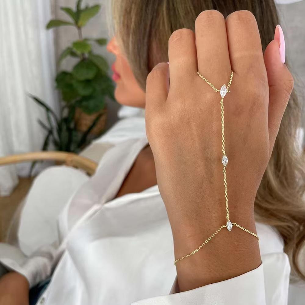 Ethnic Minimalist Metal Chain Bracelet with Rhinestone Finger Ring Hand Back Chain золотий
Ethnic Minimalist Metal Chain Bracelet with Rhinestone Finger Ring Hand Back Chain золотий