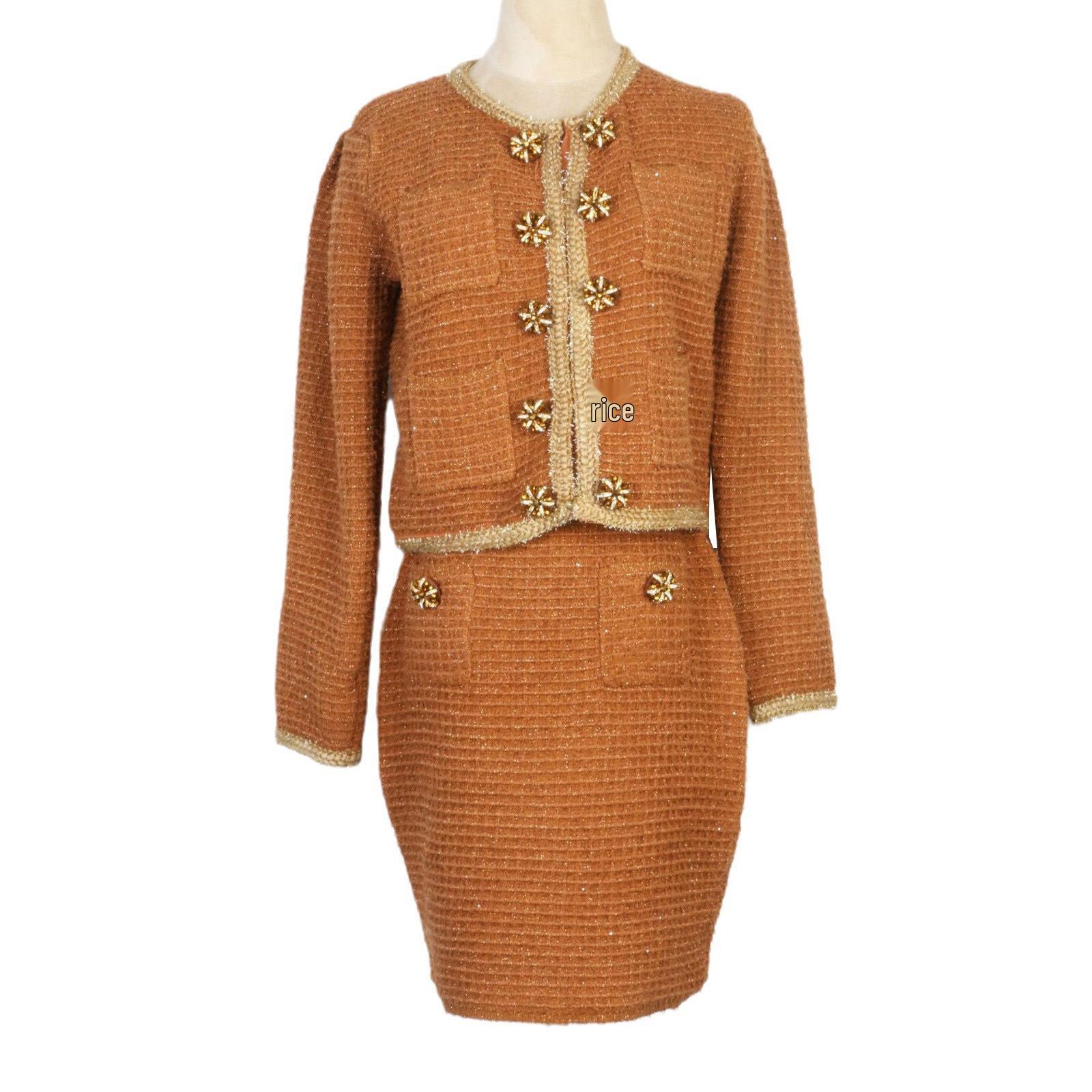 Chic Knitted Jacket & Skirt Set: Double-Breasted, Diamond-Embellished, Round-Neck French Socialite Style S
Chic Knitted Jacket & Skirt Set: Double-Breasted, Diamond-Embellished, Round-Neck French Socialite Style S
