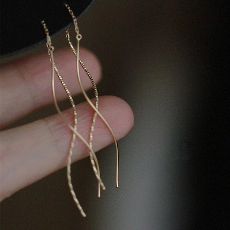 Elegant S925 Sterling Silver Gold-Plated Tassel Earrings - Light Luxury and Sophisticated Personality Studs for Women 925 Silver
Elegant S925 Sterling Silver Gold-Plated Tassel Earrings - Light Luxury and Sophisticated Personality Studs for Women 925 Silver