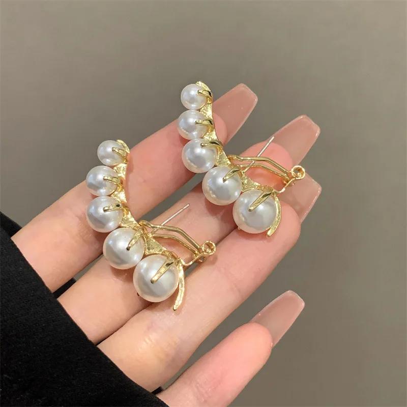 White Imitation Pearl String Earclip Stud Earring for Women Sweet Simple Temperament Zircon Girl Valentine s Day Gift
White Imitation Pearl String Earclip Stud Earring for Women Sweet Simple Temperament Zircon Girl Valentine s Day Gift