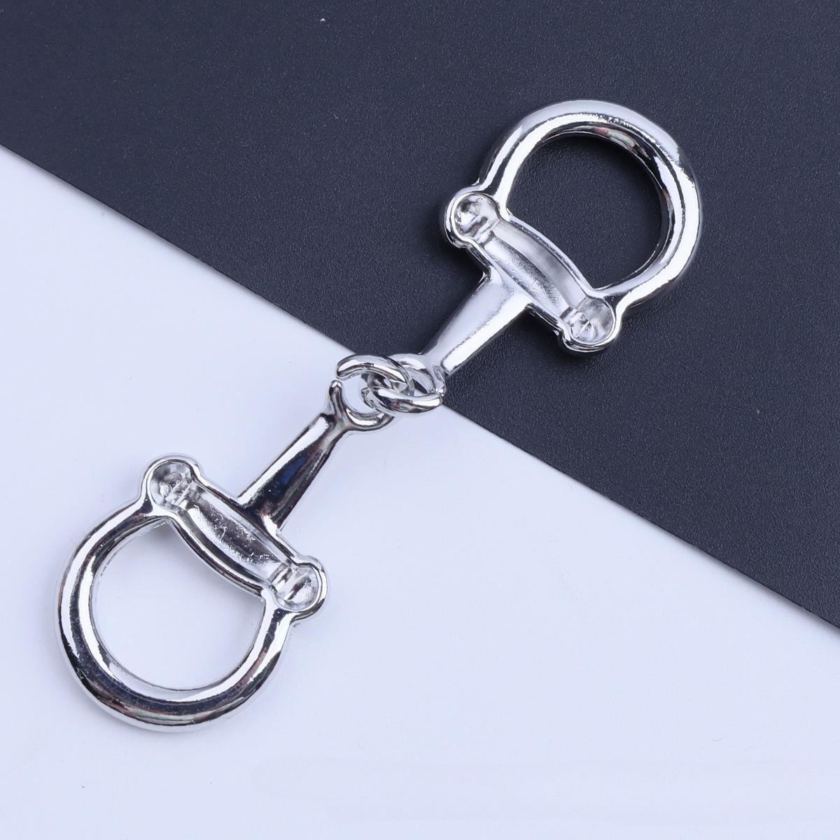 Набор элегантных колец для шарфов - Универсальная квадратная пряжка из сплава для шарфов, шалей и накидок - Простой дизайн в золотистом и серебристом цветах
Набор элегантных колец для шарфов - Универсальная квадратная пряжка из сплава для шарфов, шалей и накидок - Простой дизайн в золотистом и серебристом цветах