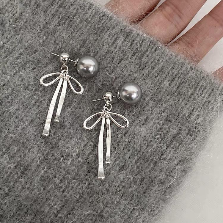 Vintage Light Luxury Grey Pearl Earrings for Women Fashion French Elegant Crystal Daily Wear Simple Zircon Party Gifts
Vintage Light Luxury Grey Pearl Earrings for Women Fashion French Elegant Crystal Daily Wear Simple Zircon Party Gifts