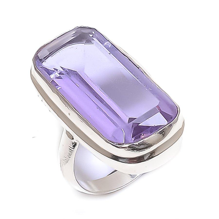 Натуральный александритовый кварц серебро 925 пробы ювелирное кольцо размер 6.5 H1W20
Натуральный александритовый кварц серебро 925 пробы ювелирное кольцо размер 6.5 H1W20