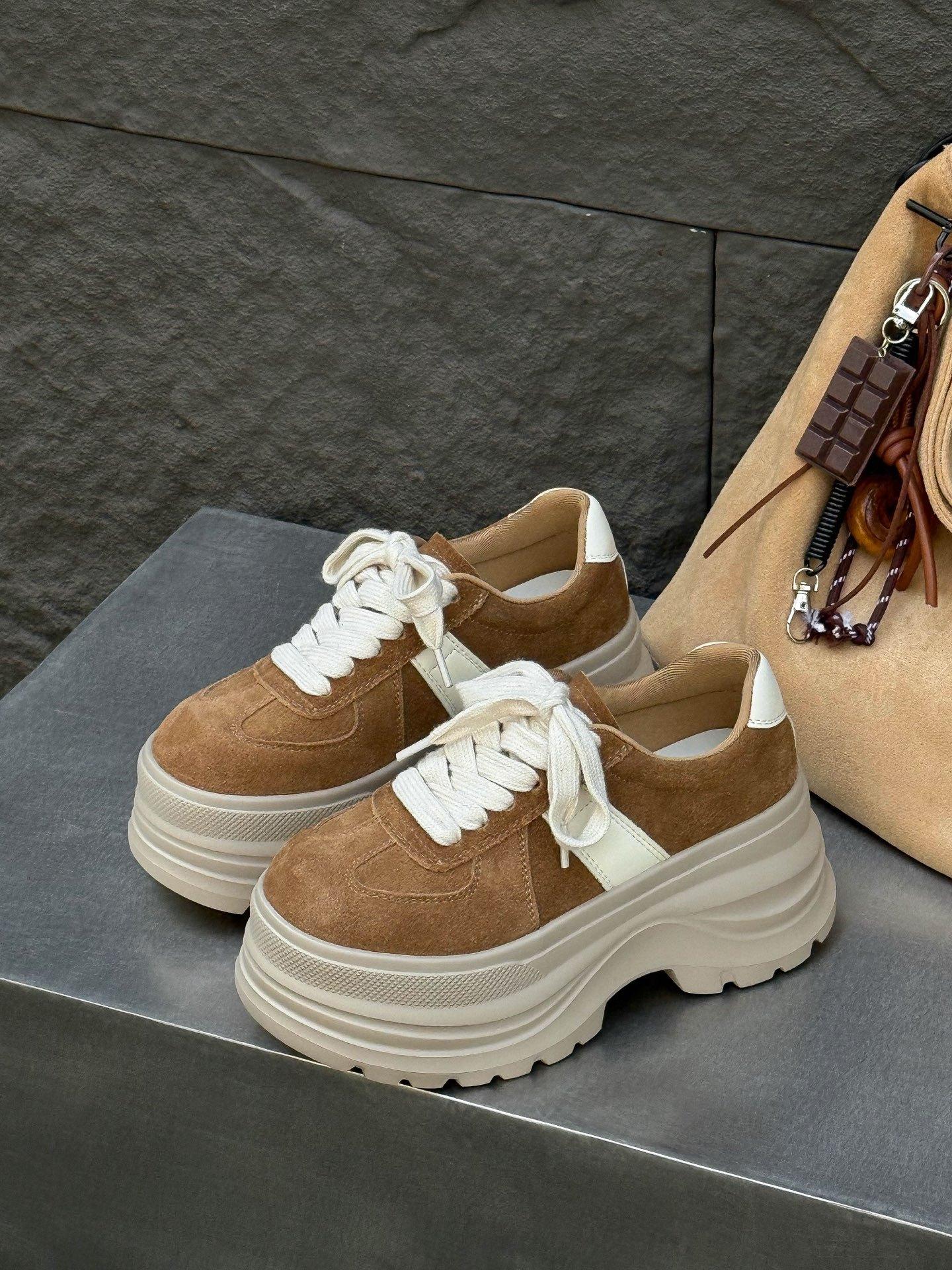 Thick baseplate shoes women s muffin 6cm light and comfortable 2025 autumn new fashion versatile height increase German training single shoes women 39 верблюд
Thick baseplate shoes women s muffin 6cm light and comfortable 2025 autumn new fashion versatile height increase German training single shoes women 39 верблюд