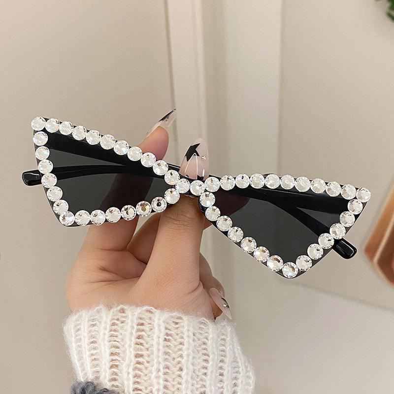 Luxury Cat Eye Rhinestone Classic Sunglasses Noble Luxury Designer Triangle Glasses Uv400 Trend Lunettes De Soleil Pour Femmes
Luxury Cat Eye Rhinestone Classic Sunglasses Noble Luxury Designer Triangle Glasses Uv400 Trend Lunettes De Soleil Pour Femmes