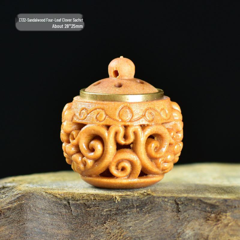 Green Sandalwood & Agarwood Four-Leaf Clover Carved Pendant Diffuser Box
Green Sandalwood & Agarwood Four-Leaf Clover Carved Pendant Diffuser Box