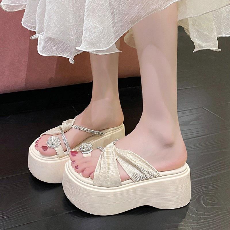 Thick-bottomed rhinestone set toe slippers for women s outer wear summer 2025 new fashionable versatile muffin heightening casual cool slippers 40
Thick-bottomed rhinestone set toe slippers for women s outer wear summer 2025 new fashionable versatile muffin heightening casual cool slippers 40
