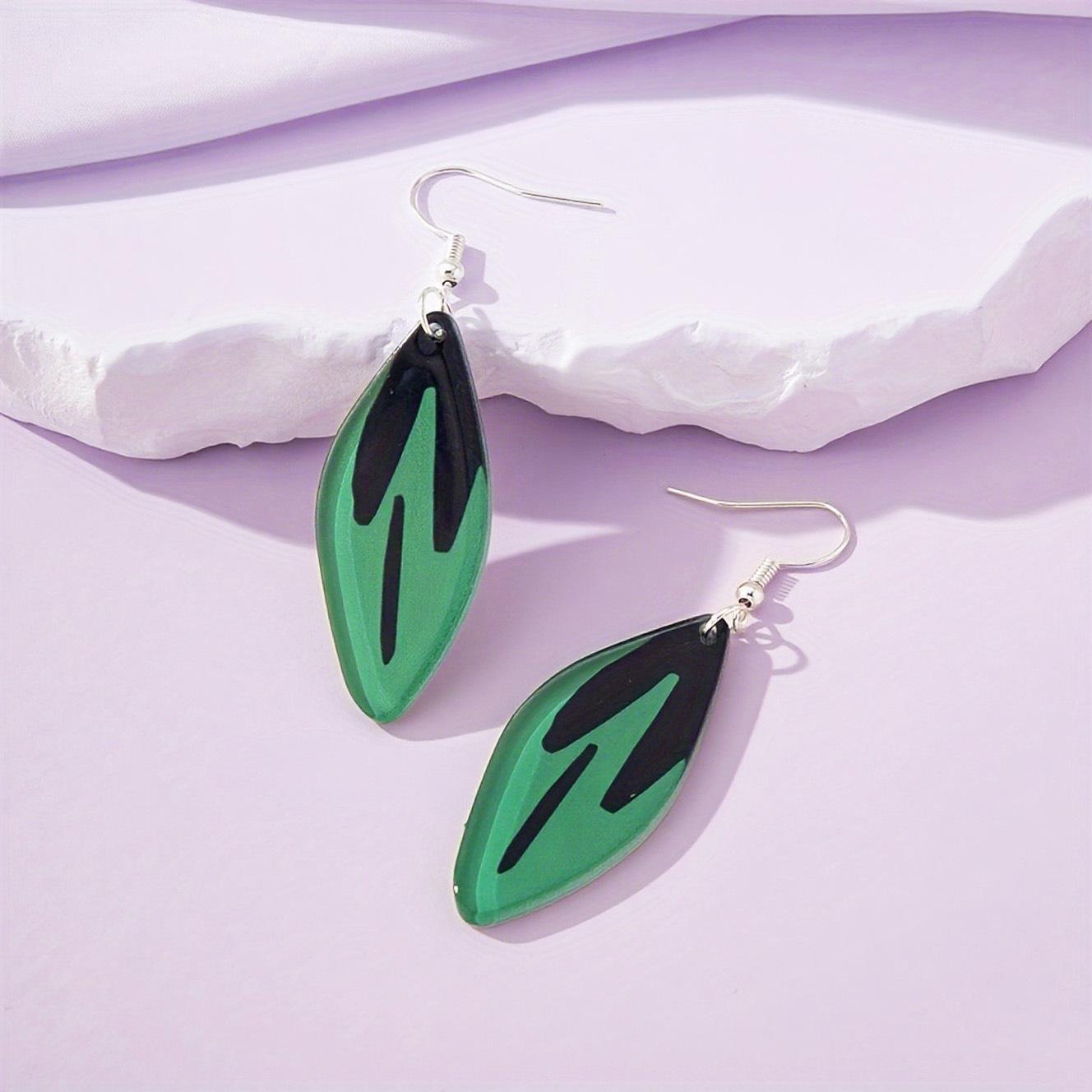 A pair of green striped oil painting sense abstract pastoral unique atmosphere niche women s earrings зелений
A pair of green striped oil painting sense abstract pastoral unique atmosphere niche women s earrings зелений