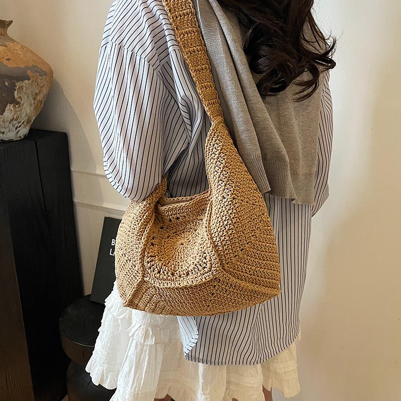 Bags Women s premium large-capacity armpit bags New shoulder woven bags Fashion tote bags
Bags Women s premium large-capacity armpit bags New shoulder woven bags Fashion tote bags
