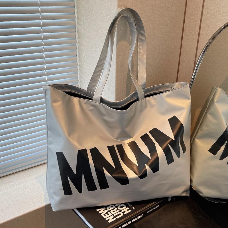 Women s Large Capacity Waterproof Travel & Gym Bag 51cm x 13cm x 40cm серебряный
Women s Large Capacity Waterproof Travel & Gym Bag 51cm x 13cm x 40cm серебряный