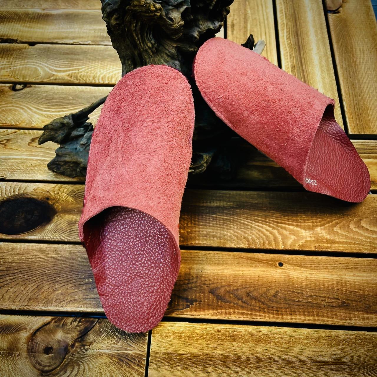 Полутапочки из натуральной коровьей кожи. Повседневная и удобная обувь с утолщенной мягкой подошвой и плоским дном для охлаждения. 35 чёрный
Полутапочки из натуральной коровьей кожи. Повседневная и удобная обувь с утолщенной мягкой подошвой и плоским дном для охлаждения. 35 чёрный