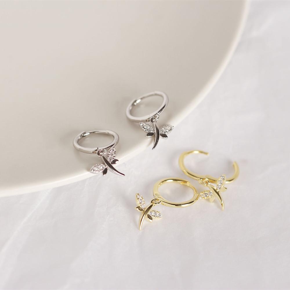 S925 Sterling Silver Gold-Plated Dragonfly Ear Cuffs - Elegant, Minimalist High-End Earrings S925 Sterling Silver
S925 Sterling Silver Gold-Plated Dragonfly Ear Cuffs - Elegant, Minimalist High-End Earrings S925 Sterling Silver