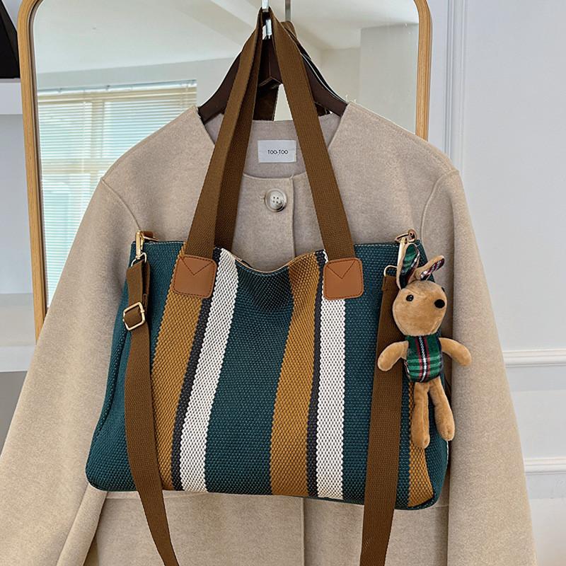 Chic And Retro Shoulder Bag For Women Ideal For Casual And Commuting Use Without Pendant синій
Chic And Retro Shoulder Bag For Women Ideal For Casual And Commuting Use Without Pendant синій