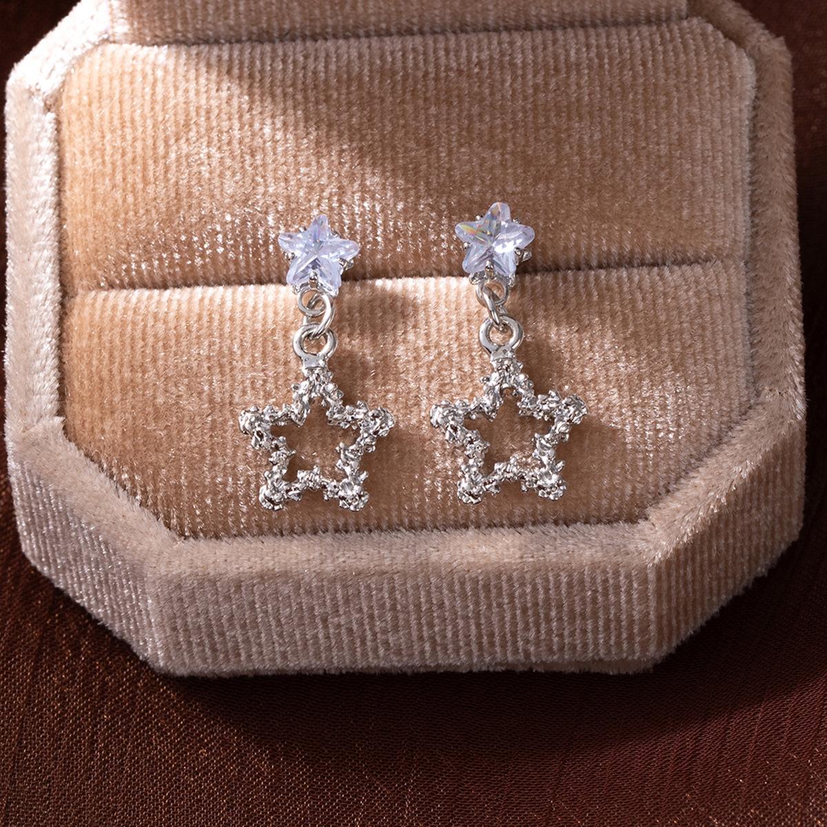 Cold Wind Simple Diamond-Set Star Stud Earrings Design Sense Exquisite Wind Small Commuter Versatile Women S Earrings Jewelry
Cold Wind Simple Diamond-Set Star Stud Earrings Design Sense Exquisite Wind Small Commuter Versatile Women S Earrings Jewelry