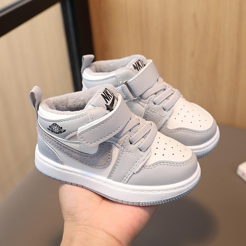 Children s sports shoes for boys and girls, mid-top shadow gray sneakers, winter cotton shoes, soft-soled toddler shoes for boys and girls 16-20Take a photo with on сірий колір
Children s sports shoes for boys and girls, mid-top shadow gray sneakers, winter cotton shoes, soft-soled toddler shoes for boys and girls 16-20Take a photo with on сірий колір