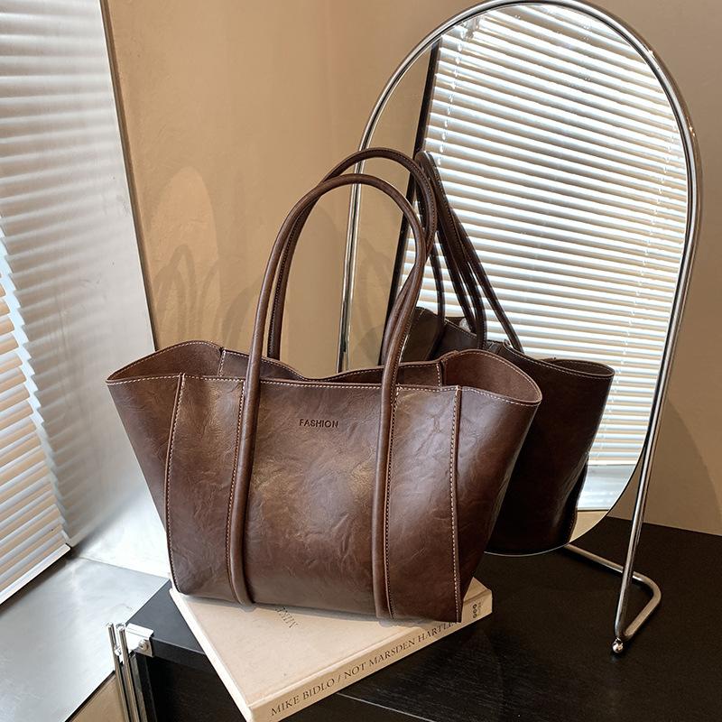 Женская сумка-тоут 2025 зима новая ретро мода сумка на плечо нишевый тренд женская сумка
Женская сумка-тоут 2025 зима новая ретро мода сумка на плечо нишевый тренд женская сумка