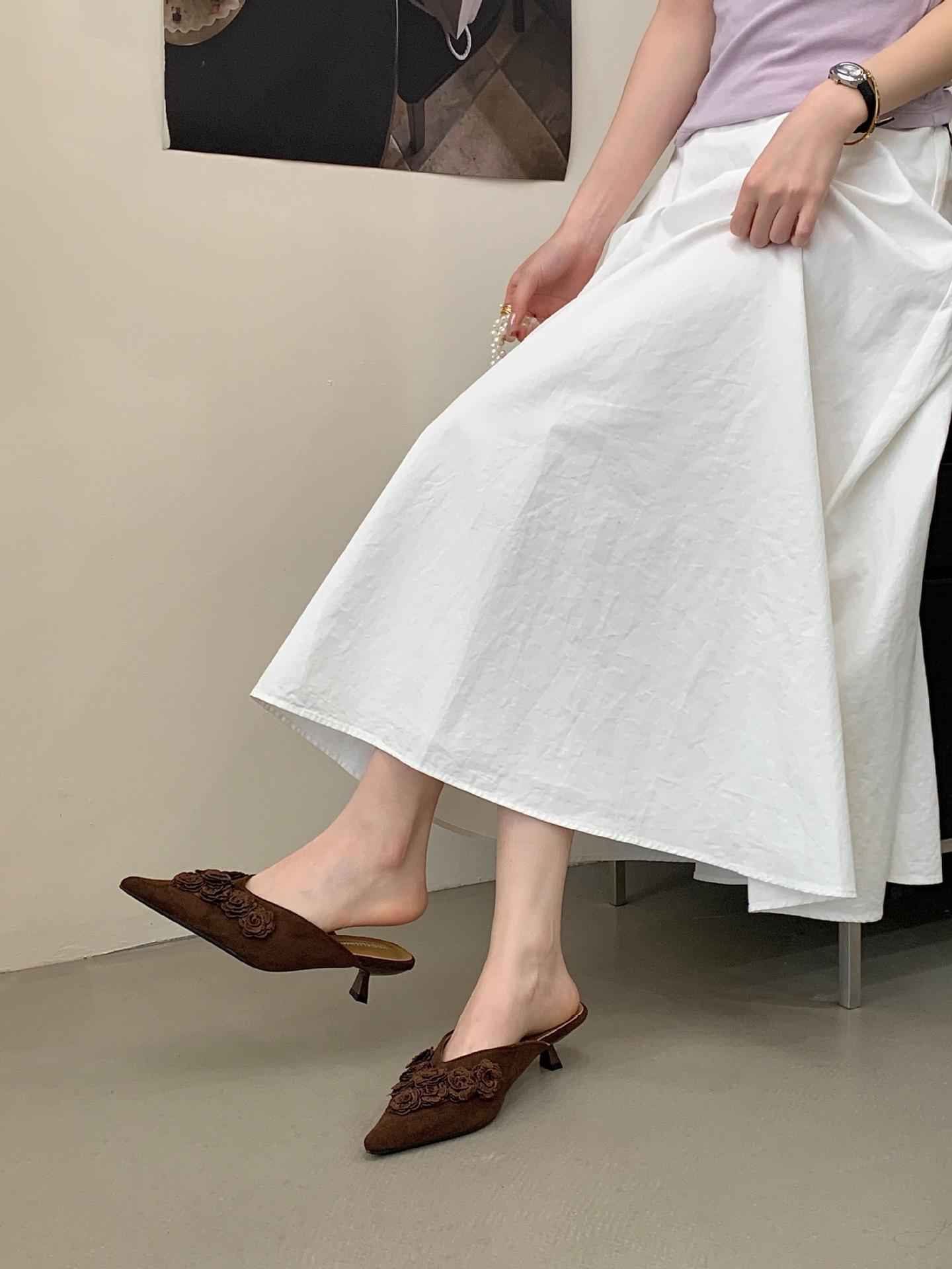 Fairy Temperament Flower Pointed High Heels Wearing Satin Stiletto Bag Head Celebrity Half Slippers 40 темно-коричневого кольору
Fairy Temperament Flower Pointed High Heels Wearing Satin Stiletto Bag Head Celebrity Half Slippers 40 темно-коричневого кольору