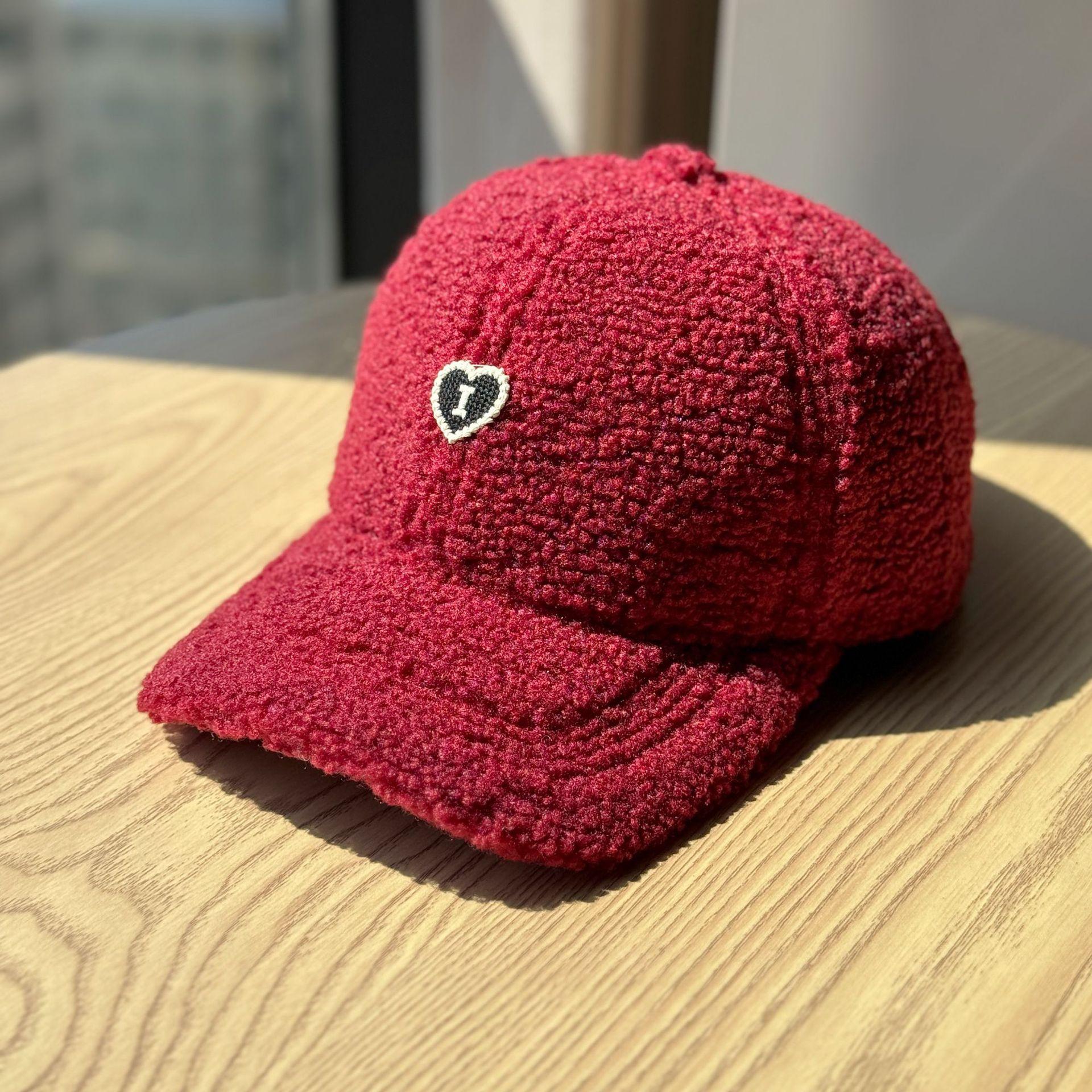 The new women s hat for autumn and winter features a wide brim, a duckbill design, and is designed to keep you warm in the winter. It also has a Adult54-60Adjustable вина червоного кольору
The new women s hat for autumn and winter features a wide brim, a duckbill design, and is designed to keep you warm in the winter. It also has a Adult54-60Adjustable вина червоного кольору