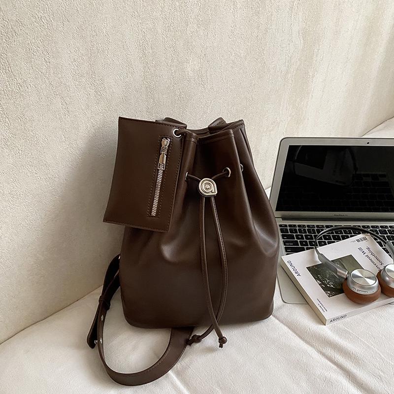 2 Pcs/set Bucket Design Crossbody Bag 2026 New Solid Pu Leather Shoulder Purses and Handbags Casual Anti-theft Chest Bag Black 50cm)) кофейный
2 Pcs/set Bucket Design Crossbody Bag 2026 New Solid Pu Leather Shoulder Purses and Handbags Casual Anti-theft Chest Bag Black 50cm)) кофейный