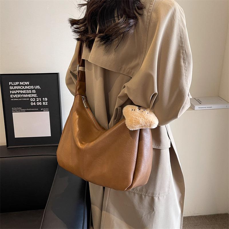 Retro large-capacity bag 2025 new college style class commuting shoulder messenger bag fashionable versatile tote bag 33*13*20
Retro large-capacity bag 2025 new college style class commuting shoulder messenger bag fashionable versatile tote bag 33*13*20