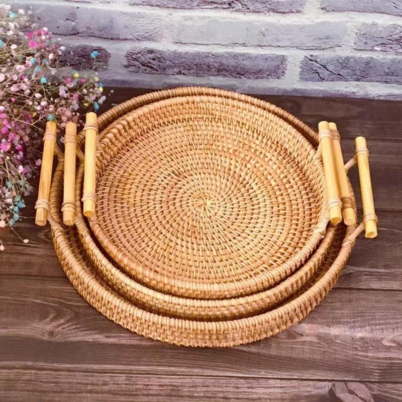 Handwoven Rattan Storage Tray with Wooden Handle Picnic Basket Bread Food Plate Snacks Fruit Cake Platter Dinner Serving Tray As shows
Handwoven Rattan Storage Tray with Wooden Handle Picnic Basket Bread Food Plate Snacks Fruit Cake Platter Dinner Serving Tray As shows