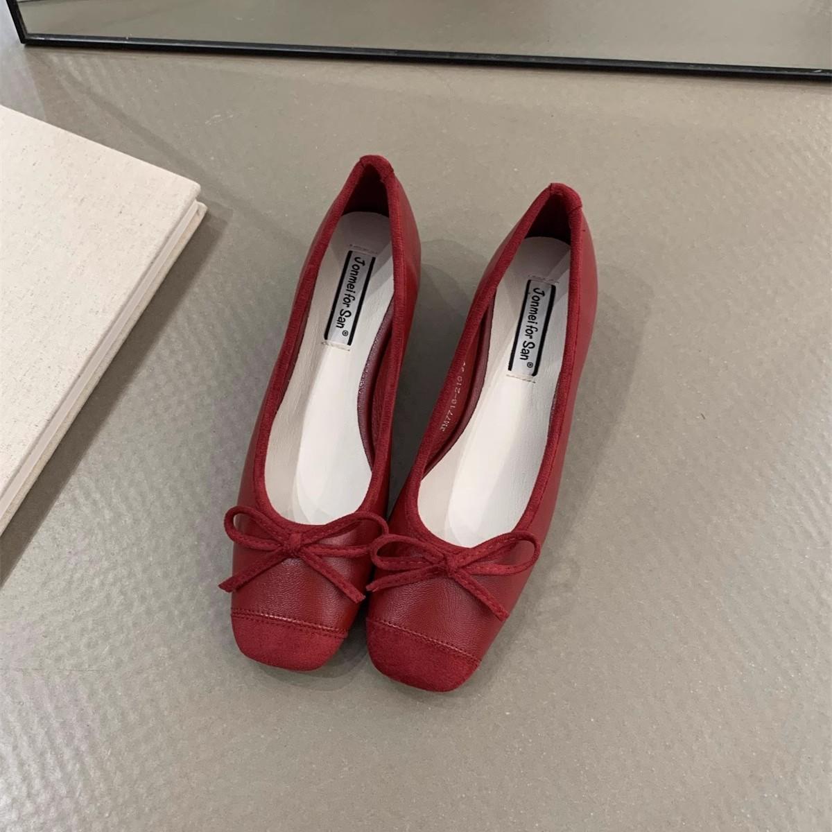 Fang Heel Late Night Wind Gentle Grandma Single Shoes Women s Shoes 2025 New Spring Black Doudou Fine Heel Ladle Shoes Women 39 срібний
Fang Heel Late Night Wind Gentle Grandma Single Shoes Women s Shoes 2025 New Spring Black Doudou Fine Heel Ladle Shoes Women 39 срібний
