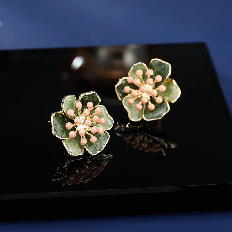 Women s Light Luxury Design Elegant Drip Oil Camellia Earrings Fashionable And Versatile Niche Design Flower Earrings
Women s Light Luxury Design Elegant Drip Oil Camellia Earrings Fashionable And Versatile Niche Design Flower Earrings