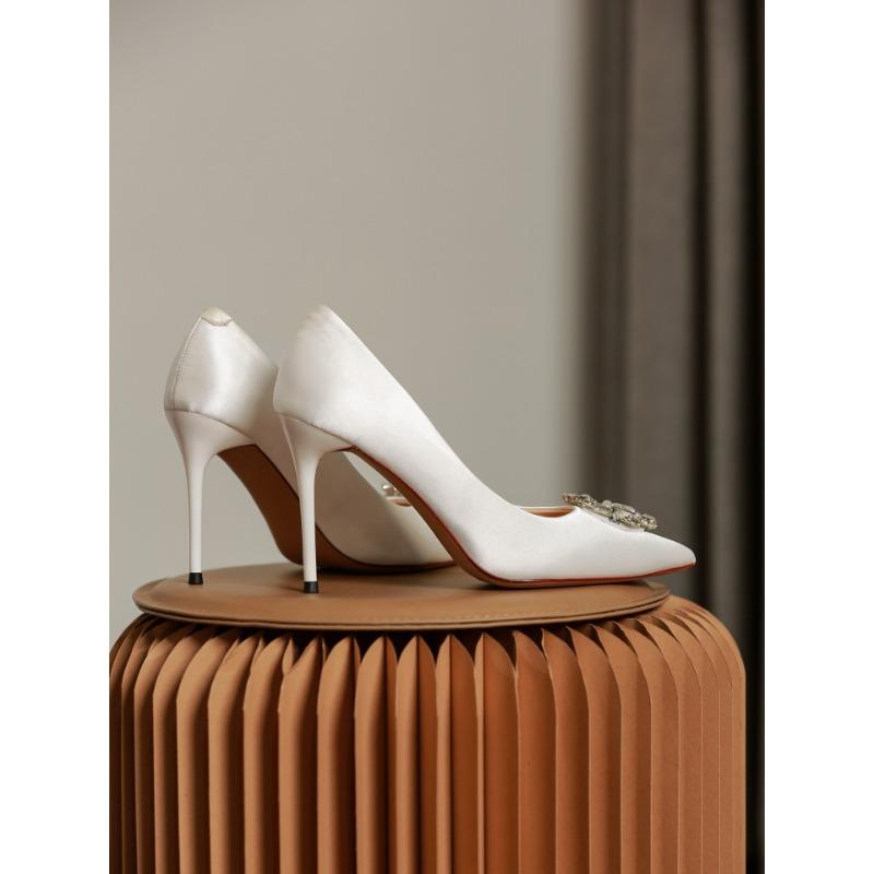 White high heels silk new pointed rhinestone thin heel shallow mouth wedding dress bridal banquet shoes 39
White high heels silk new pointed rhinestone thin heel shallow mouth wedding dress bridal banquet shoes 39