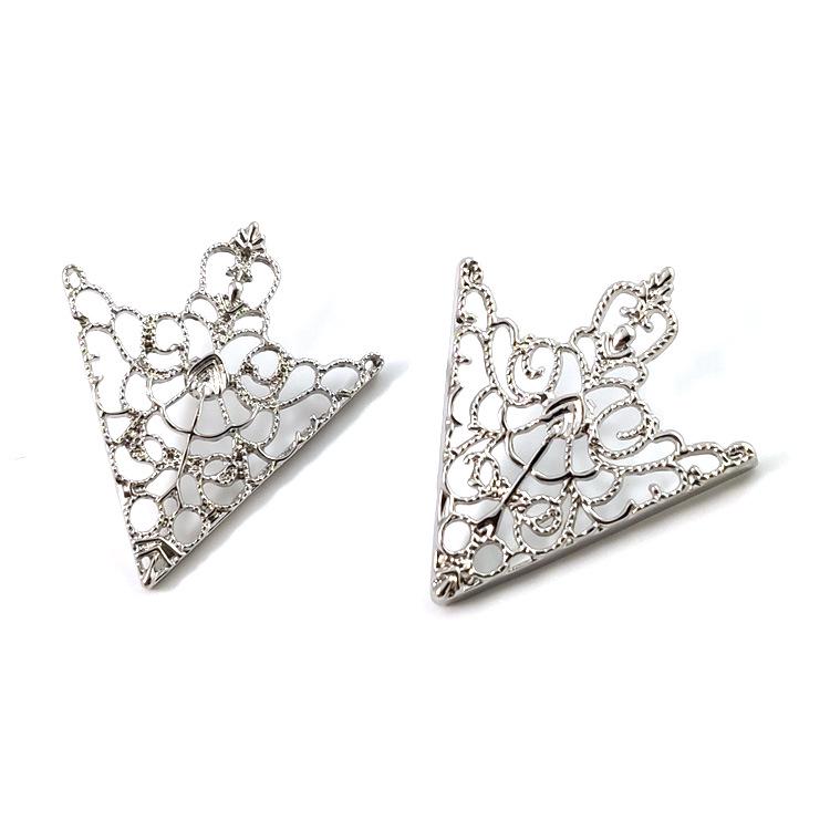 European Retro Triangle Collar Pin with Crown Brooch Design серебряный
European Retro Triangle Collar Pin with Crown Brooch Design серебряный