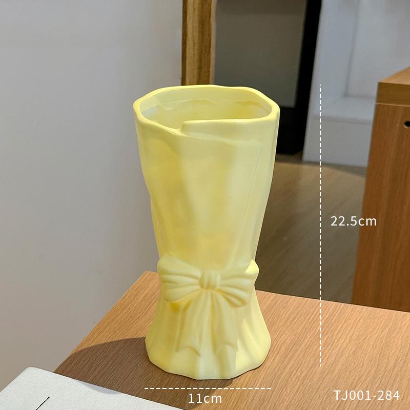 French Niche Creative Vase Living Room Hand-Held Bow Bouquet Dried Flower Arrangement High-End Decorative Ornamen
French Niche Creative Vase Living Room Hand-Held Bow Bouquet Dried Flower Arrangement High-End Decorative Ornamen