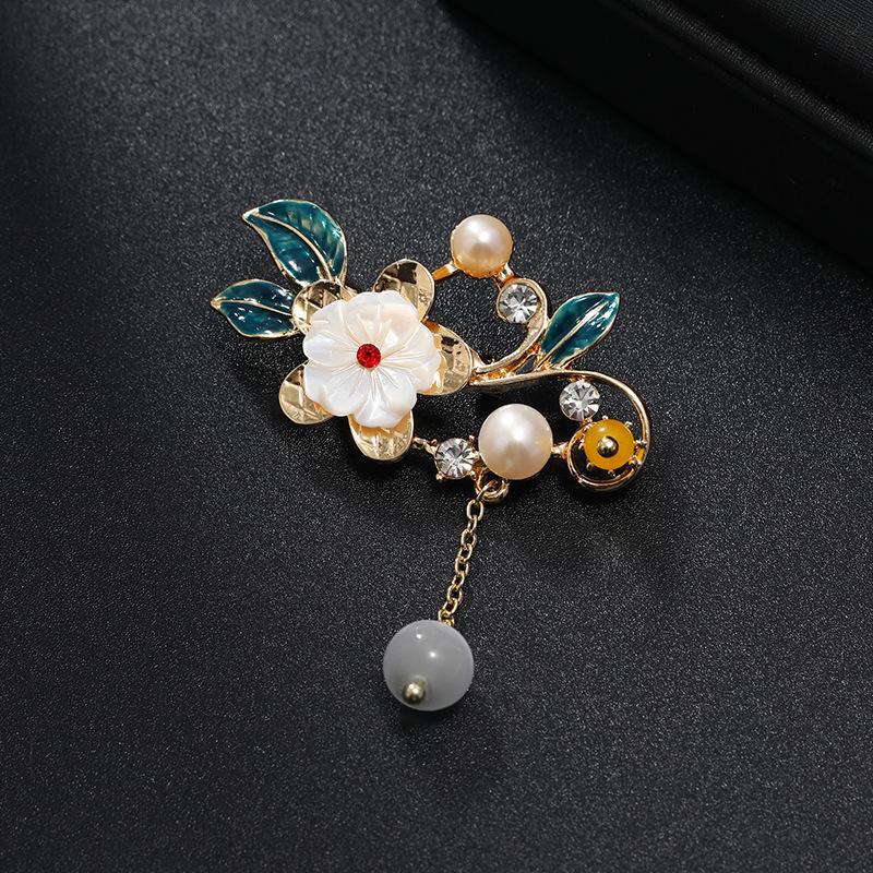 Handmade Retro Flower & Pearl Tassel Brooch: Butterfly Cheongsam Anti-Exposure Pin for Sweaters
Handmade Retro Flower & Pearl Tassel Brooch: Butterfly Cheongsam Anti-Exposure Pin for Sweaters