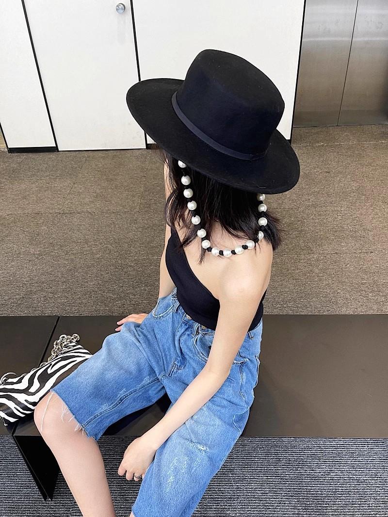 Ins Chic Winter Wool Felt Pearl Chain Grace Lady Fedoras Cap Women Leisure Panamjazz Hat head size 57cm
Ins Chic Winter Wool Felt Pearl Chain Grace Lady Fedoras Cap Women Leisure Panamjazz Hat head size 57cm