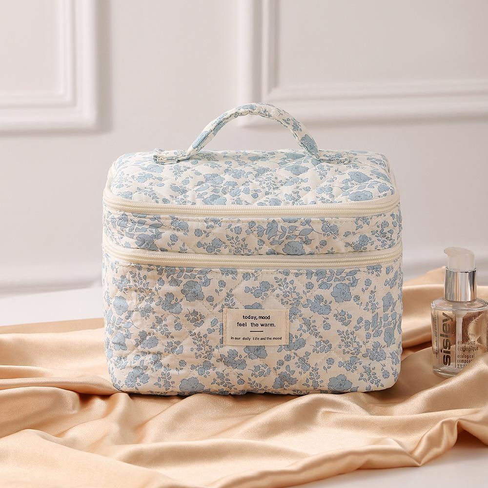 Floral large-capacity cosmetic bag waterproof portable travel storage bag
Floral large-capacity cosmetic bag waterproof portable travel storage bag