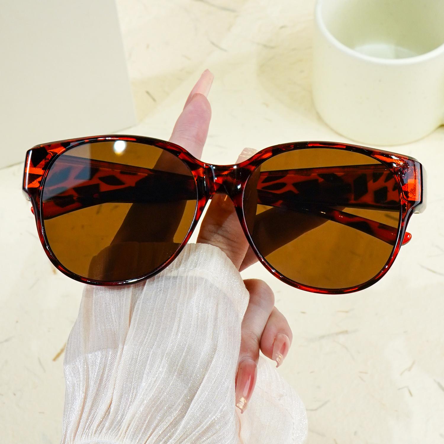 Fit Over Oversized Glasses Fashion Glasses, Perfect Daily Wear, Photo Props, and Gift for Birthday, Valentine s Day
Fit Over Oversized Glasses Fashion Glasses, Perfect Daily Wear, Photo Props, and Gift for Birthday, Valentine s Day