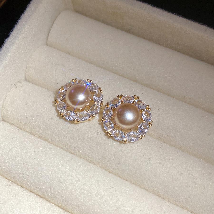 K real gold electroplated silver needle zircon feather pearl earrings retro court style stud earrings light luxury high-end earrings
K real gold electroplated silver needle zircon feather pearl earrings retro court style stud earrings light luxury high-end earrings
