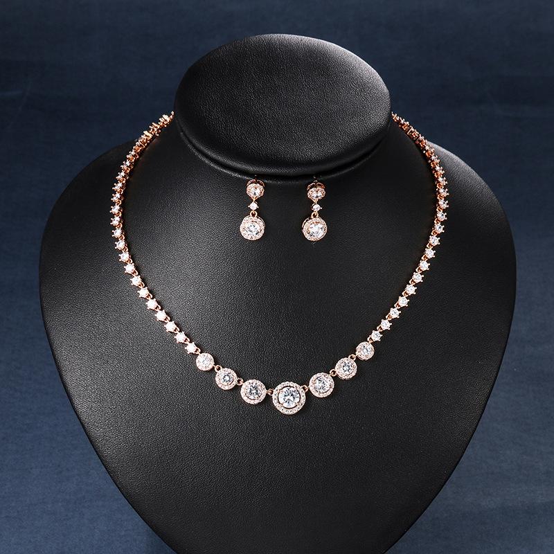 Изысканный трансграничный набор свадебных украшений с цирконами 3A: колье и серьги розового золота
Изысканный трансграничный набор свадебных украшений с цирконами 3A: колье и серьги розового золота