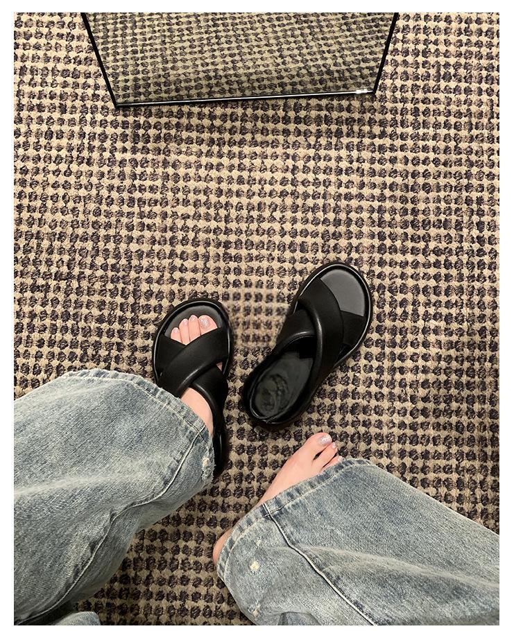 Leather version Su Yinyin, the same thick-soled cross-bubble bread sandals, women s high-end one-word button open-toed Roman shoes 40
Leather version Su Yinyin, the same thick-soled cross-bubble bread sandals, women s high-end one-word button open-toed Roman shoes 40