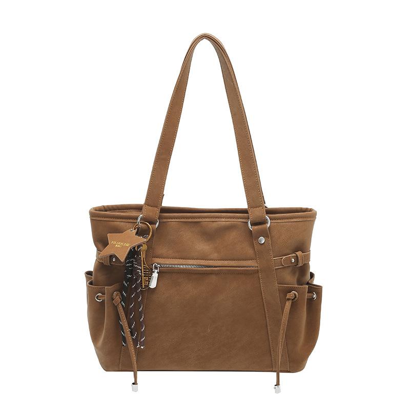 Women s Bag 2026 Early Spring New Model Commuter Handbag Underarm Bag Fashiable Shoulder Bag Large Capacity Shoppg Bags with Pendant коричневый
Women s Bag 2026 Early Spring New Model Commuter Handbag Underarm Bag Fashiable Shoulder Bag Large Capacity Shoppg Bags with Pendant коричневый