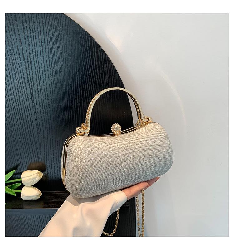 2025 new trendy women s bag with exquisite texture women s bag simple foreign style small bag lock shoulder chain messenger bag срібний
2025 new trendy women s bag with exquisite texture women s bag simple foreign style small bag lock shoulder chain messenger bag срібний