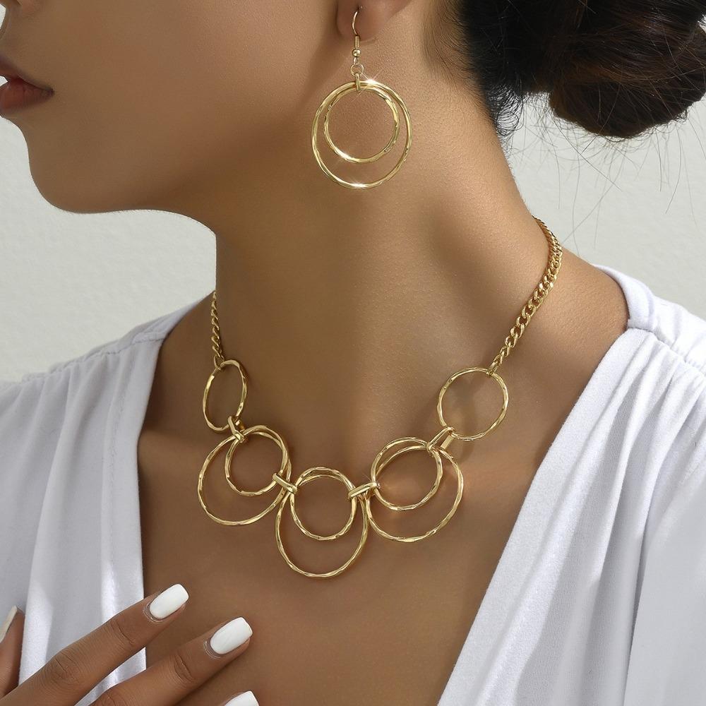 Luxury Geometric Circle Clavicle Chain Big and Small Circle Double Circle Ear Hook Wedding серебряный 
Luxury Geometric Circle Clavicle Chain Big and Small Circle Double Circle Ear Hook Wedding серебряный