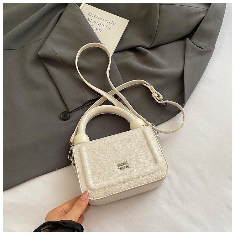 Exquisite and compact portable work hand bag women s 2025 new light luxury niche high-end messenger small square bag белый
Exquisite and compact portable work hand bag women s 2025 new light luxury niche high-end messenger small square bag белый