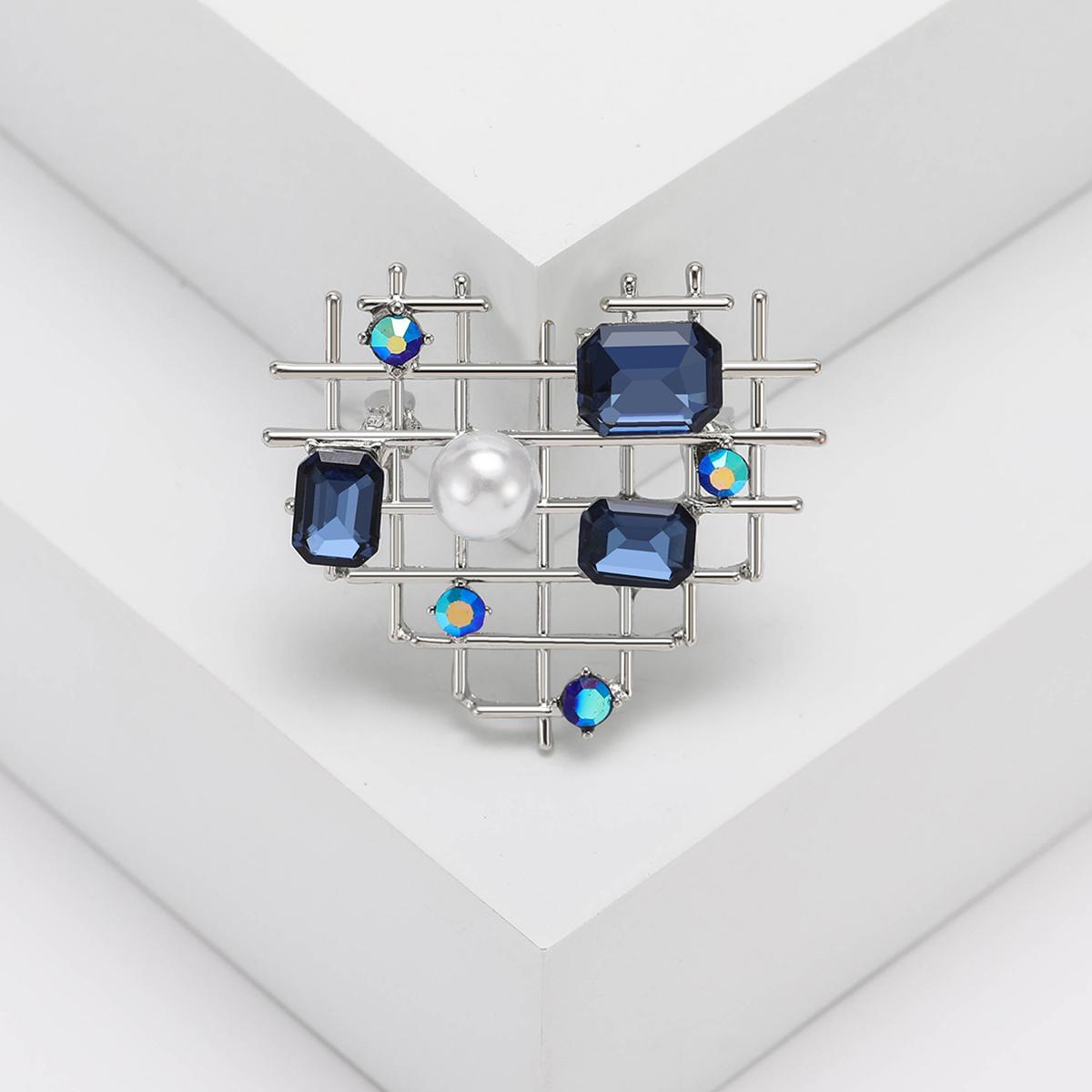 Valentine s Day Luxury Rhinestone Love Brooch for Women Heart Pins Keychain Event Party New Gifts Jewelry Decoration Accessories
Valentine s Day Luxury Rhinestone Love Brooch for Women Heart Pins Keychain Event Party New Gifts Jewelry Decoration Accessories