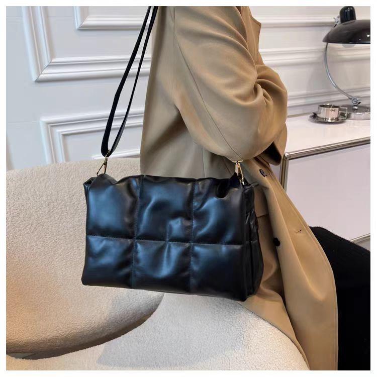 Large Capacity Women Shoulder Bag Elegant Casual Crossbody Bag Fashi Versatile Tote Purse for Daily Travel чорний
Large Capacity Women Shoulder Bag Elegant Casual Crossbody Bag Fashi Versatile Tote Purse for Daily Travel чорний
