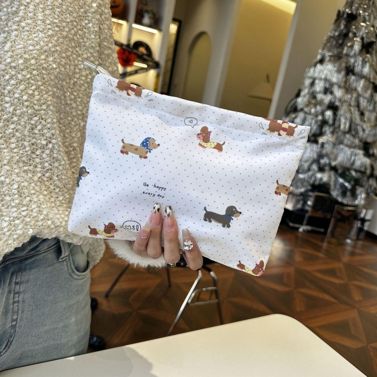 New autumn and winter large-capacity cosmetic bag washing portable liner storage change bag
New autumn and winter large-capacity cosmetic bag washing portable liner storage change bag