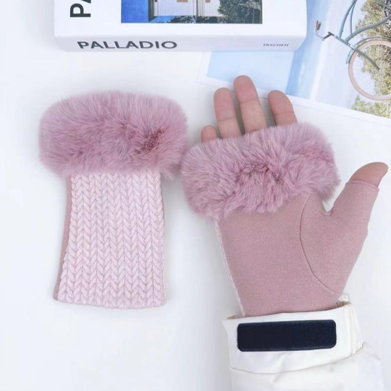 Перчатки женские зимние мохнатые и теплые с открытыми пальцами, комбинированные, из искусственного меха розовый
Перчатки женские зимние мохнатые и теплые с открытыми пальцами, комбинированные, из искусственного меха розовый