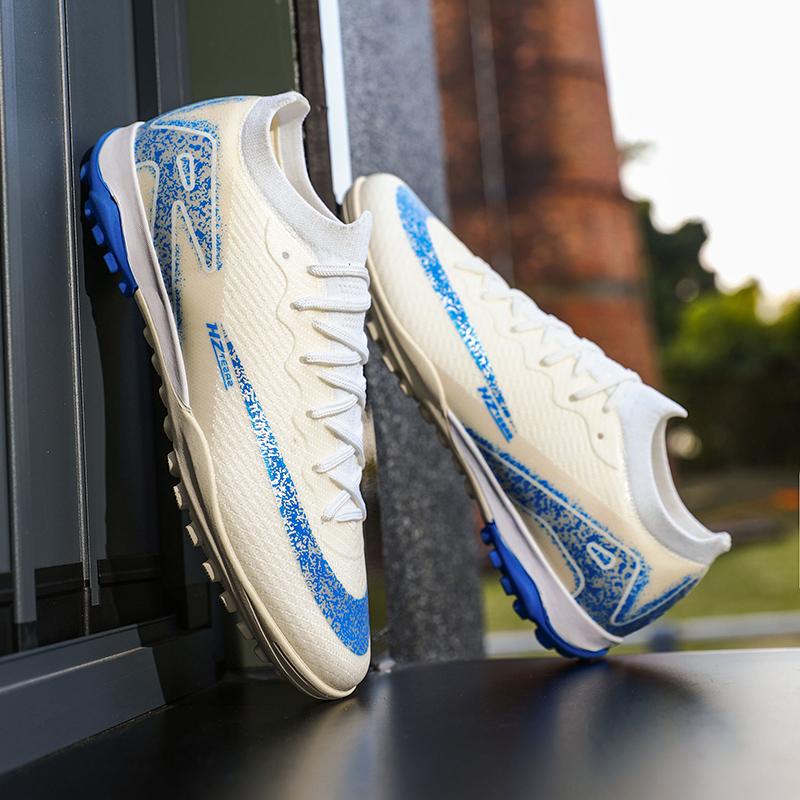 New Men Football Boots Outdoor Non-Slip Breathable Drop Shipping Soccer Shoes Unisex Ultralight Sports Shoes Training Sport 45
New Men Football Boots Outdoor Non-Slip Breathable Drop Shipping Soccer Shoes Unisex Ultralight Sports Shoes Training Sport 45