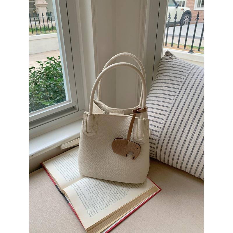 Нишевая овощная корзина сумка-ведро весна новая сумка-тоут для通勤 через плечо кроссбоди портативная маленькая сумка
Нишевая овощная корзина сумка-ведро весна новая сумка-тоут для通勤 через плечо кроссбоди портативная маленькая сумка