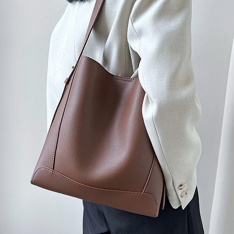 Premium commuter Korean solid color cowhide bucket bag women s new commuting large-capacity messenger shoulder bag bag + shoulder strap темно-коричневого
Premium commuter Korean solid color cowhide bucket bag women s new commuting large-capacity messenger shoulder bag bag + shoulder strap темно-коричневого