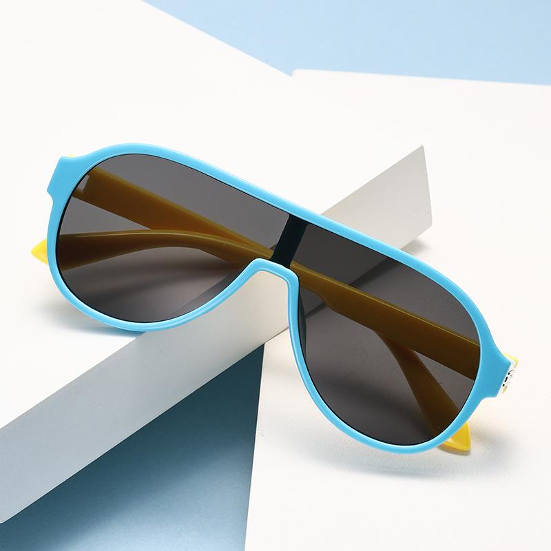 7327 Children S Fashion One-Piece High-End Sunglasses, Boys And Girls Decorative Personalized Sunglasses
7327 Children S Fashion One-Piece High-End Sunglasses, Boys And Girls Decorative Personalized Sunglasses