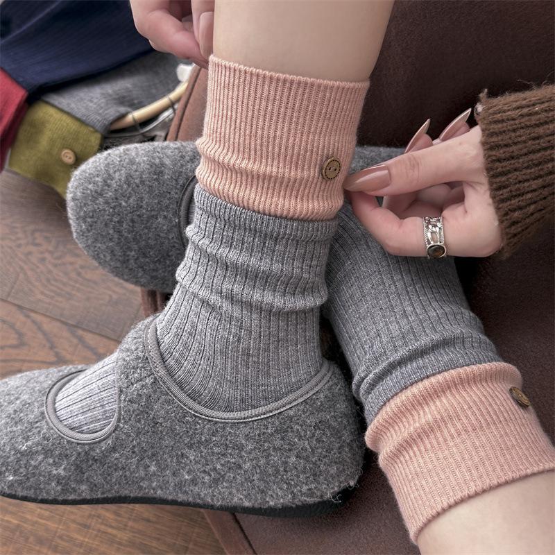 Осенне-зимние кашемировые носки, женские цветные носки до середины икры из мягкой и эластичной шерсти с пуговицами, носки с небольшим ворсом 1 pair светло-серый
Осенне-зимние кашемировые носки, женские цветные носки до середины икры из мягкой и эластичной шерсти с пуговицами, носки с небольшим ворсом 1 pair светло-серый